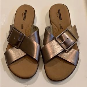 NEW Clark’s cushion slides size 8 BRONZE